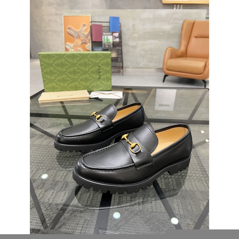 G*u*i leather shoes